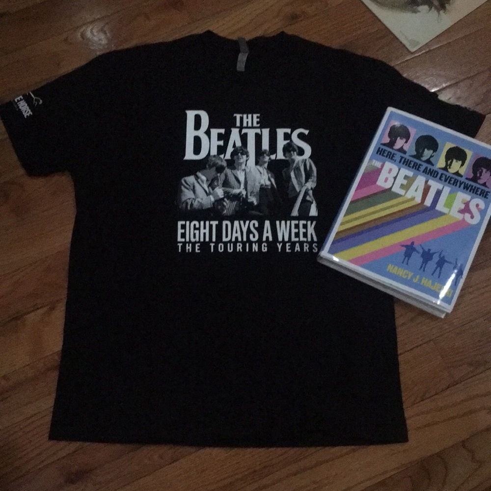 “Beatles Collectors Black T-Shirt with Beautiful Beatles Collectors 📕🎸🎸🎸🎸🎸